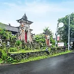 Oyo 90640 Agung Kartini Villa