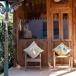 Charming Wooden Villa 5 BR Ubud w Staff
