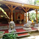 Wahyu Bungalow And Restaurant