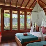 Malathi Traditional Joglo House With Pool View