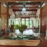 Malathi Traditional Joglo House With Pool View