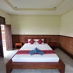 Three Dewi\'S Guest House