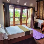 2 Villas - 2 Pools - Sleeps 9