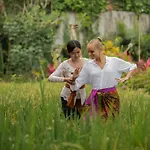 Emana Akatara