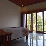 Meme Lan Bape Guest House