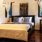 Central Ubud Classic Apartments With Jungle View 1