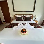 Putih Dcarik Ubud