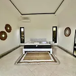 New Villa 1 Min For Parq