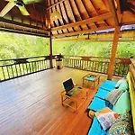 Lai\'S Lodges