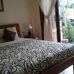 Uma Taman House