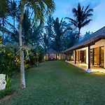 Villa Candi Kecil Empat By Villa Finder