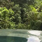 Raka Rai Bungalows