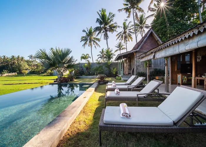 Charming Wooden Villa 5 BR Ubud w Staff