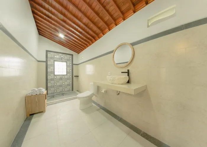 Villa Purana