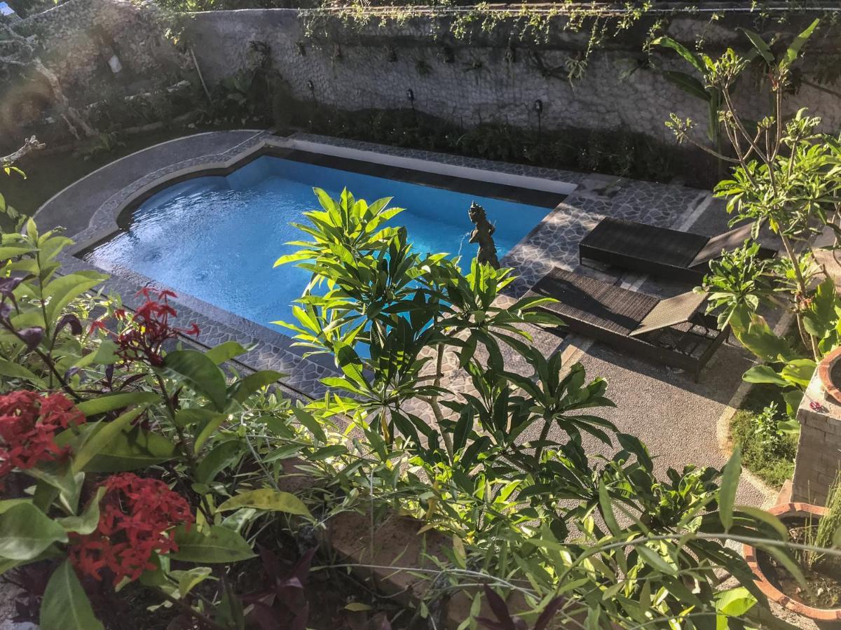 Villa Dira