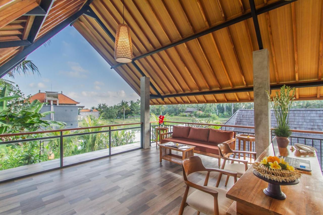 Lasamana By Pramana Vila *