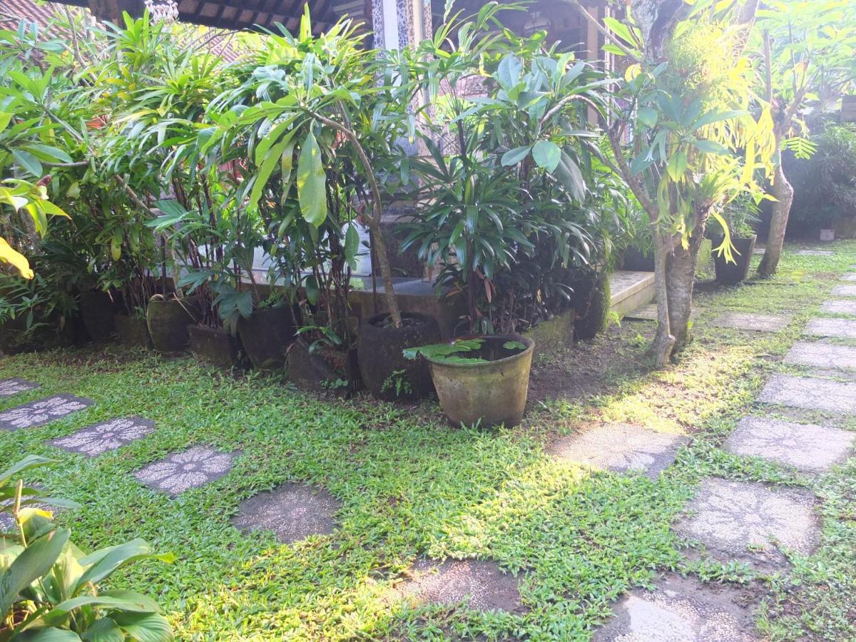 Homestay Ojek's *