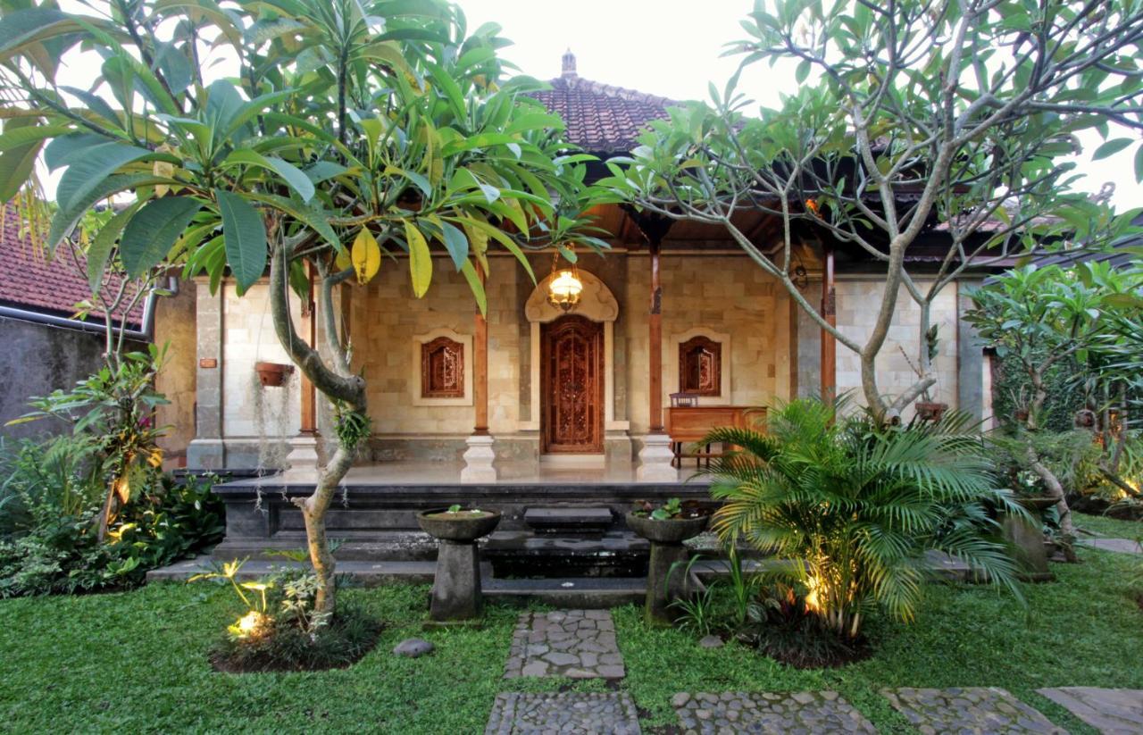 Sari House - Balinese Style Homestay *
