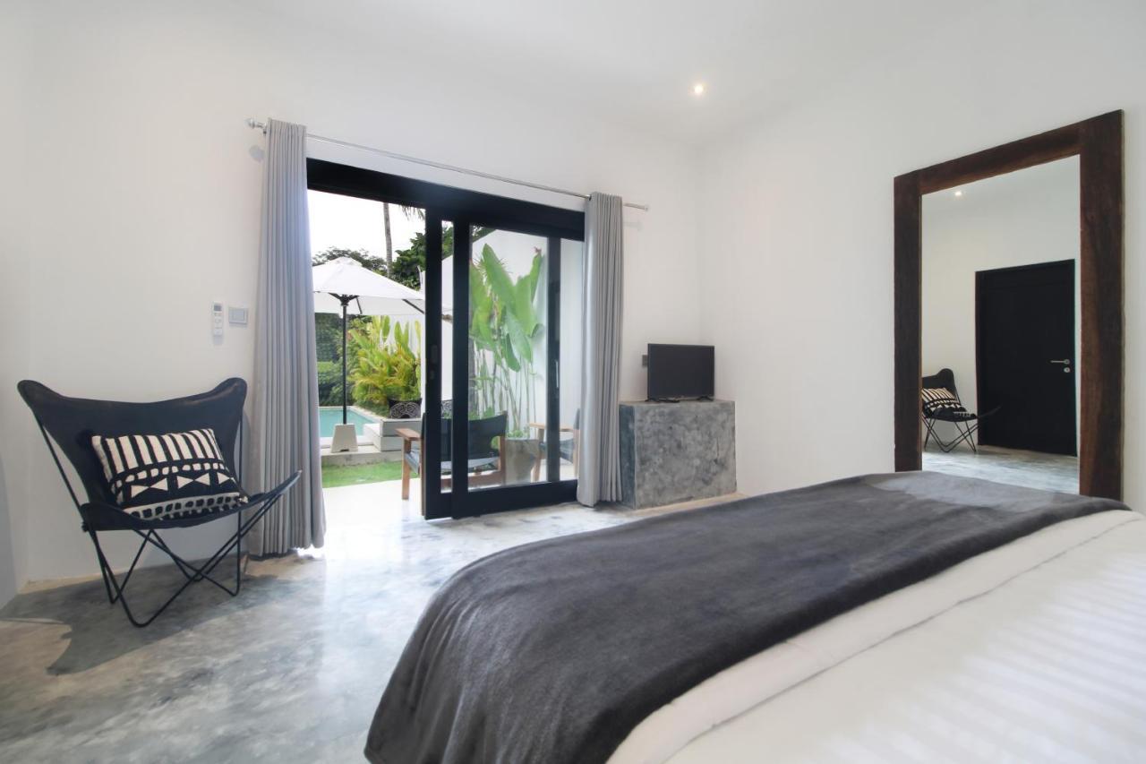 Villa Jungle's Door By Is Simple