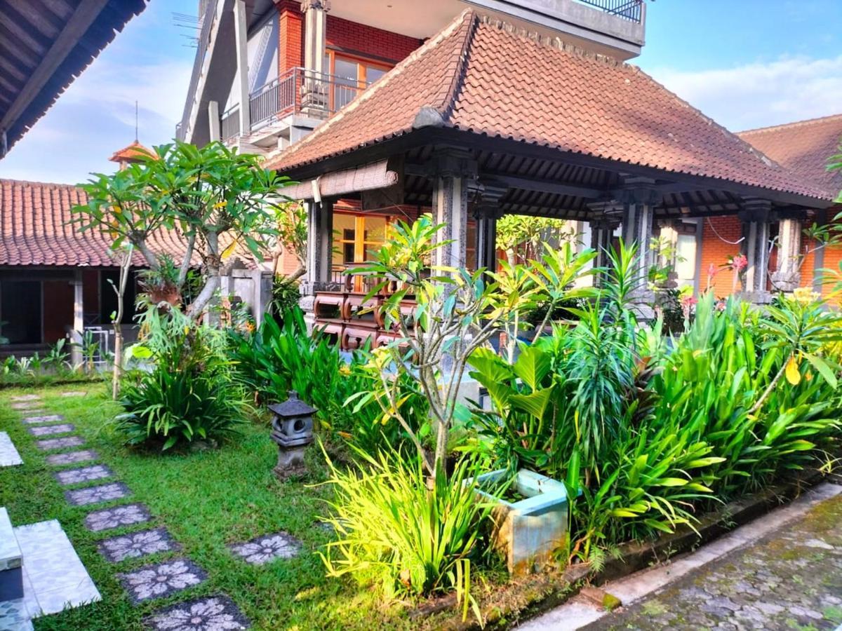 Homestay Ojek's *