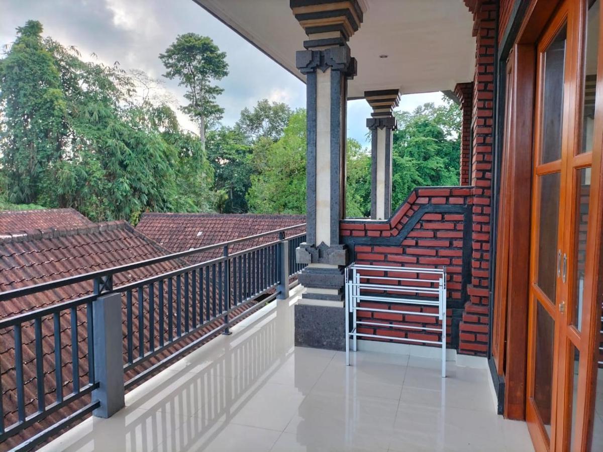 Ojek's Homestay *