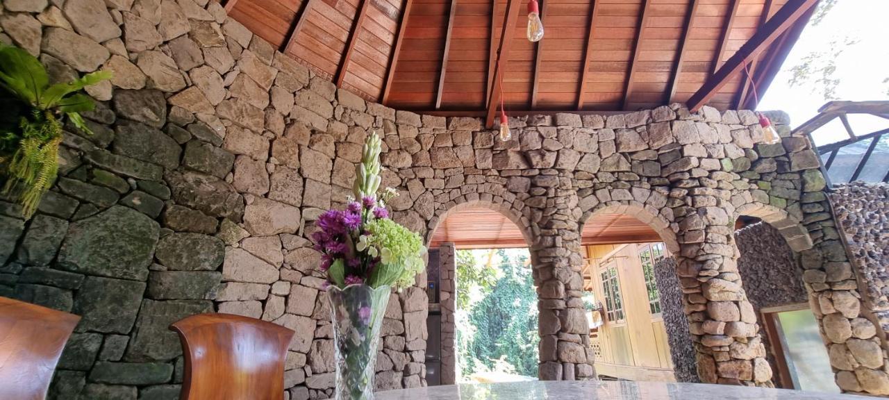 Vila Avalon Castle & Ubud (Bali)