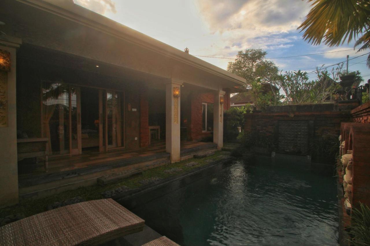 The Suci Sari