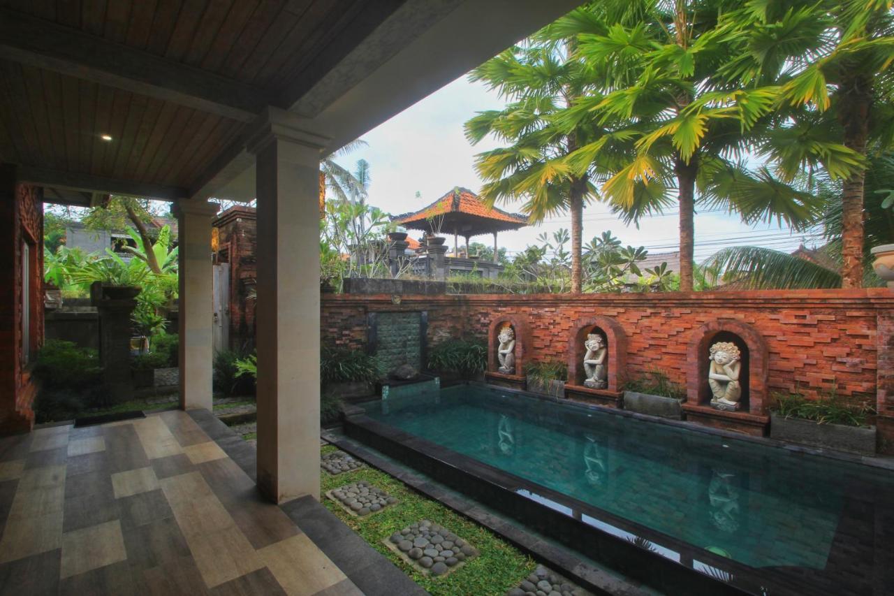 The Suci Sari