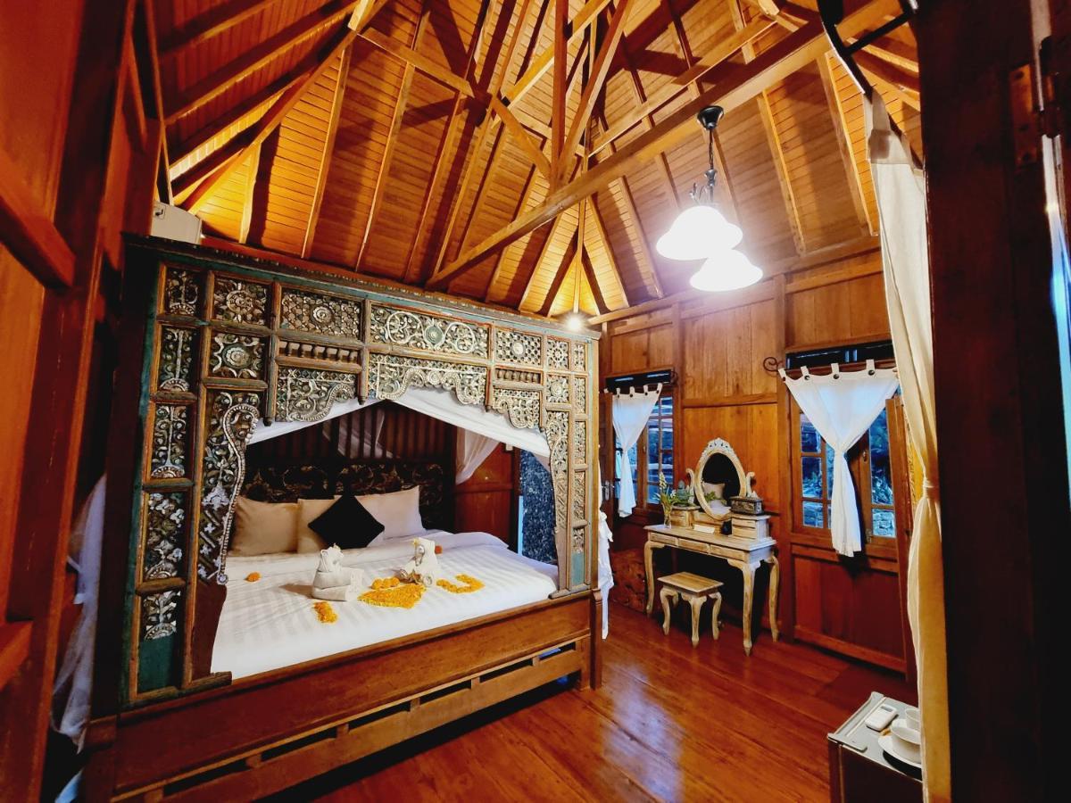 Avalon Castle & Ubud (Bali)