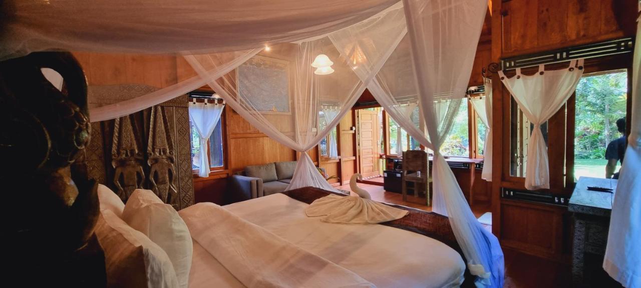 Avalon Castle & Ubud (Bali)