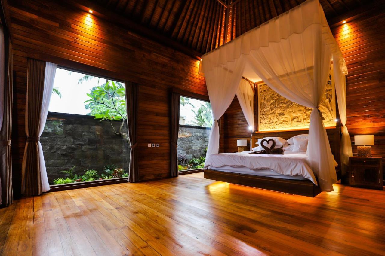 Emerald: Precious Find In The Central Villa