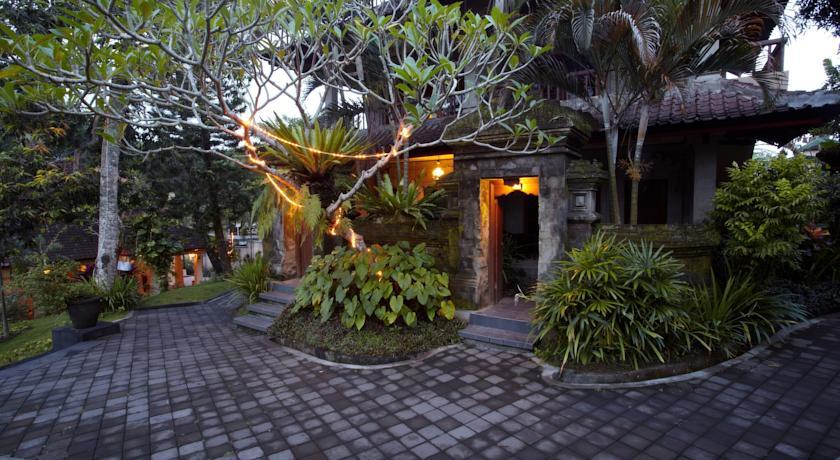 Hotel Champlung Sari And