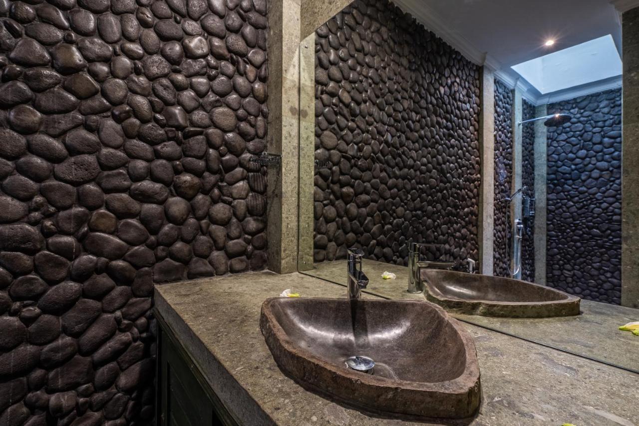 Huts Rock Hotel