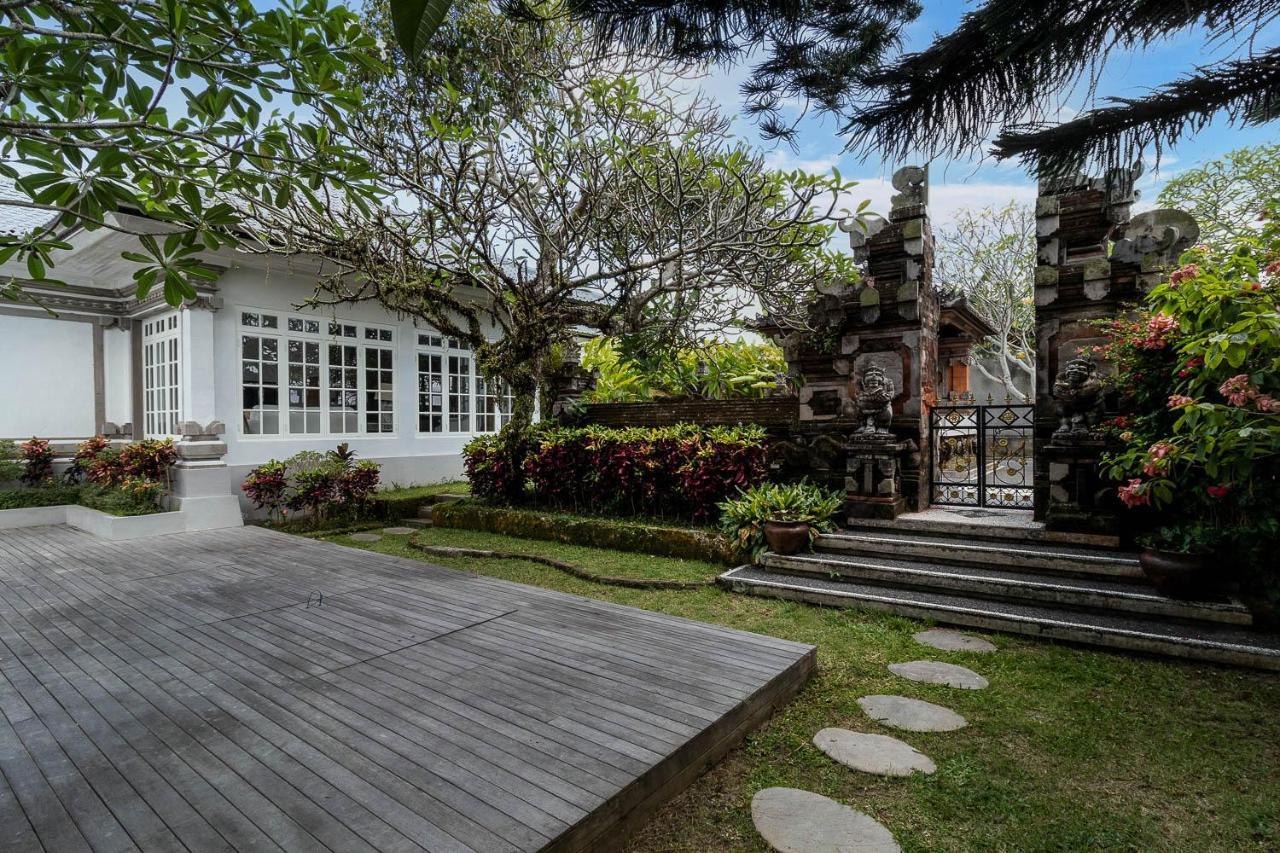 Villa Symphony White By Balisuperhost
