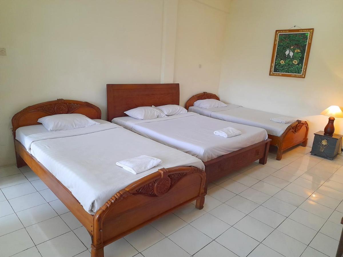 2 Minutes To Monkey Forest Hotel 3*