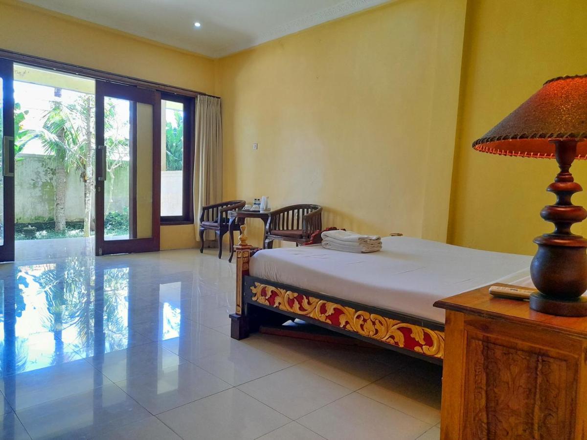 2 Minutes To Monkey Forest Hotel 3*