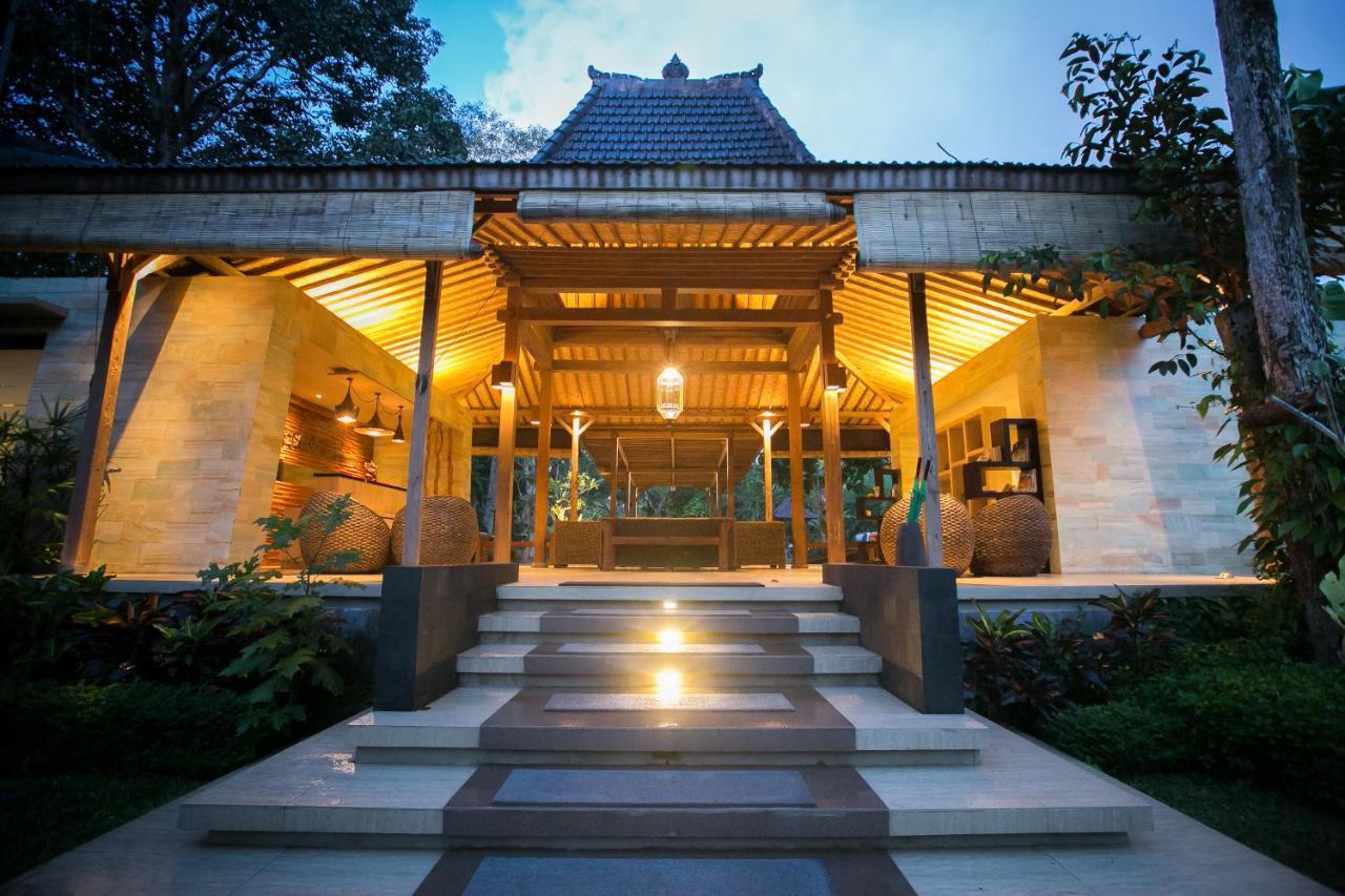 Senetan And Ubud (Bali)