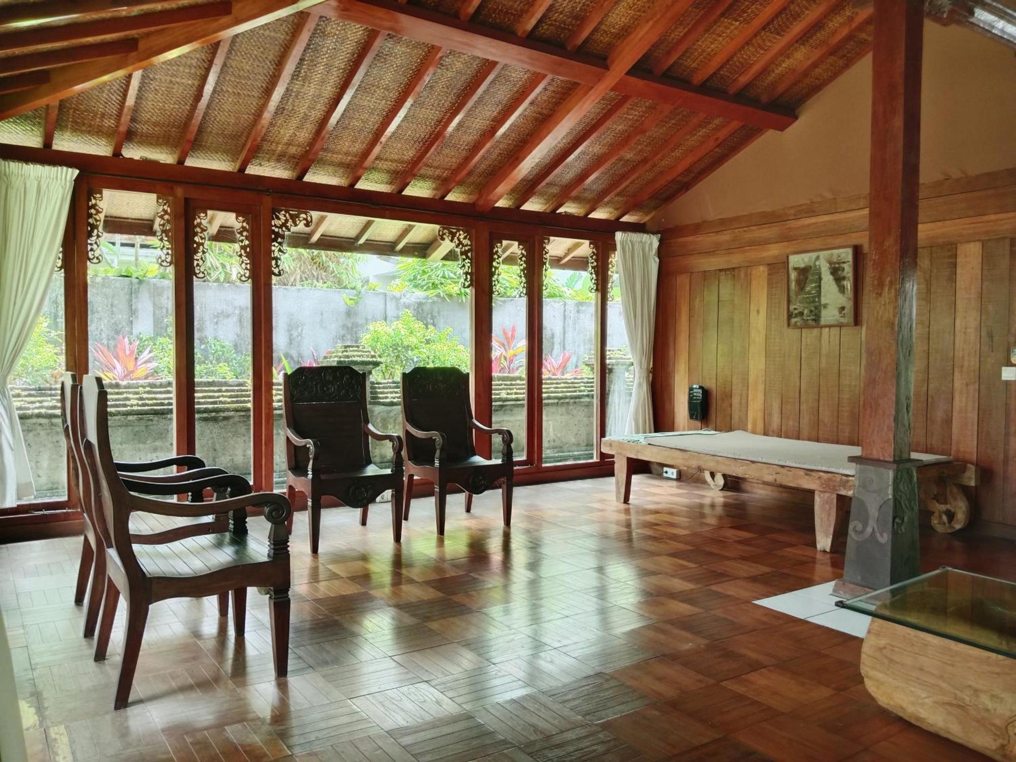 Malathi Traditional Joglo House With Pool View Villa *