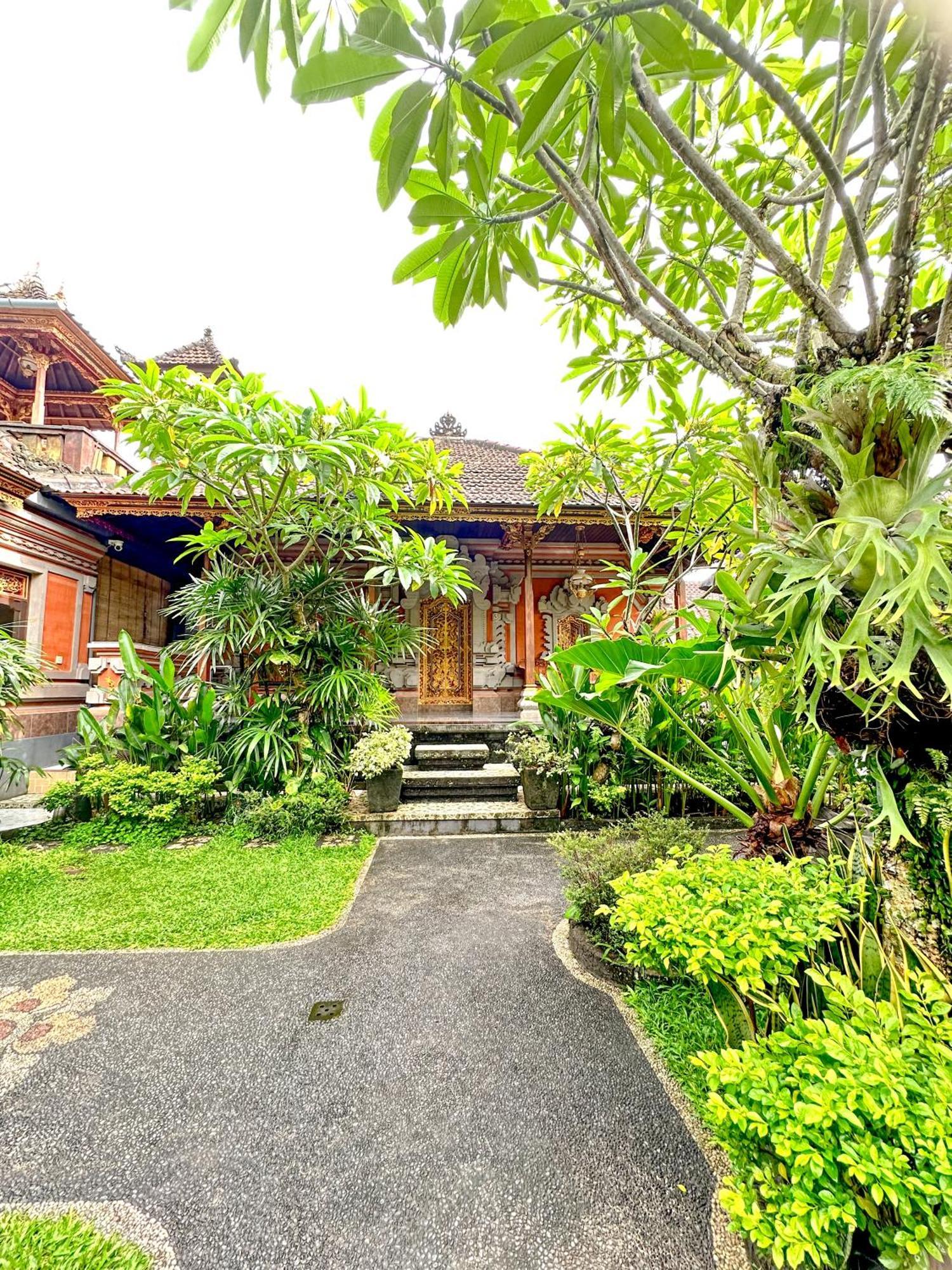 Homestay Ojek's *