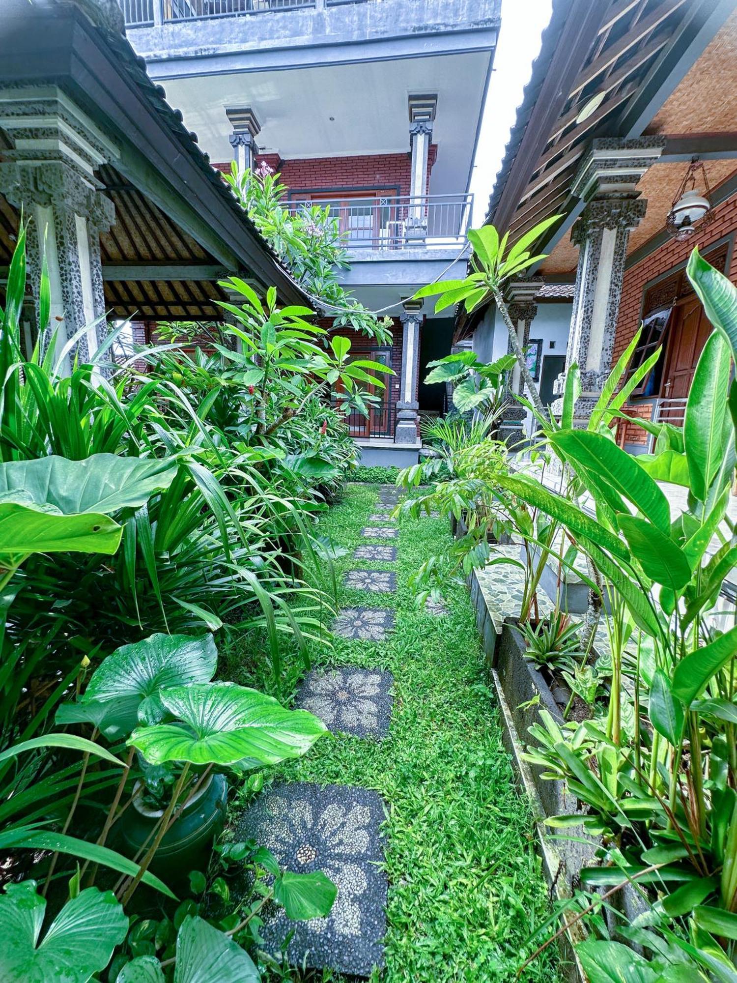 Homestay Ojek's *