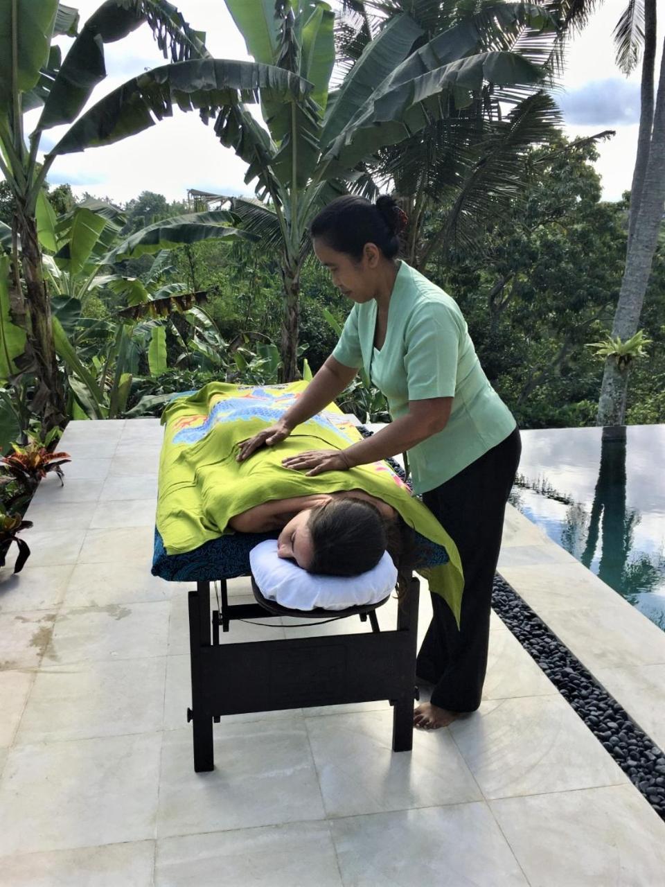 Wake In Paradise And Luxury Lebah Villa Ubud