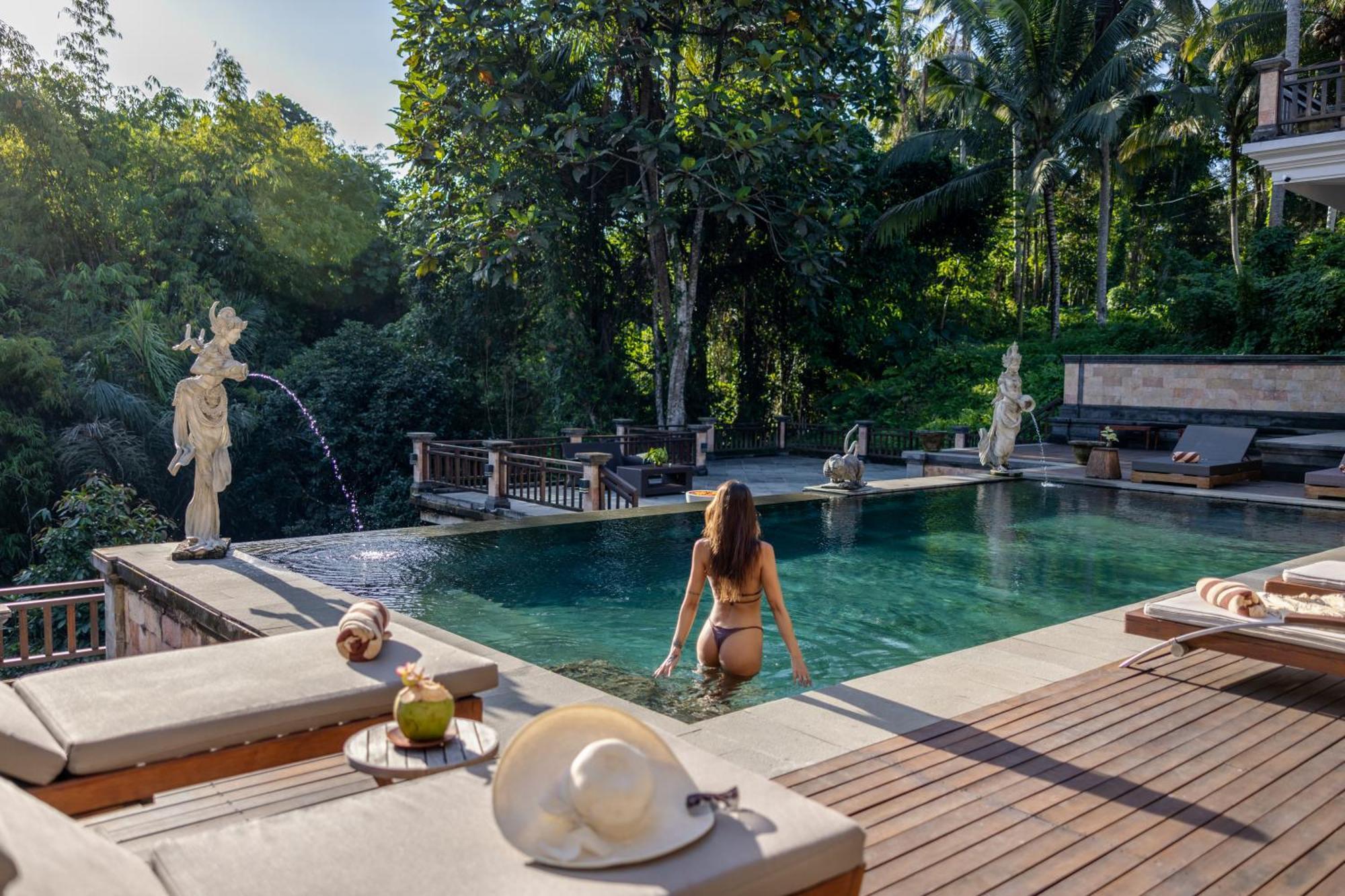 Hotel The Pari Sudha 3*