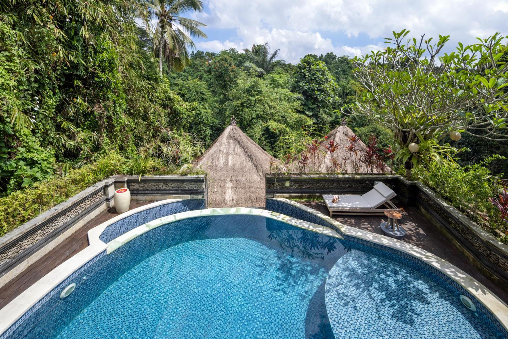 Hotel The Pari Sudha 3*