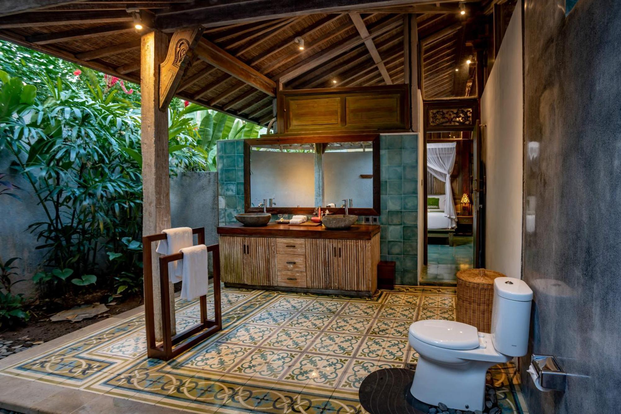 Arya Villa *