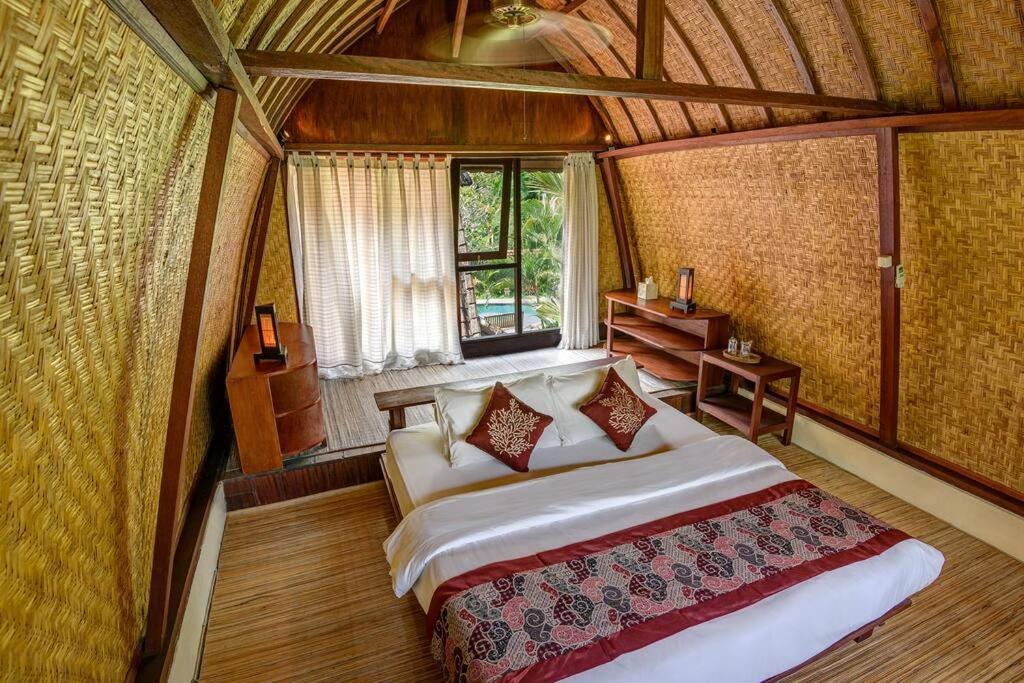 White Jepun 2br Balinese Cyn Villa *