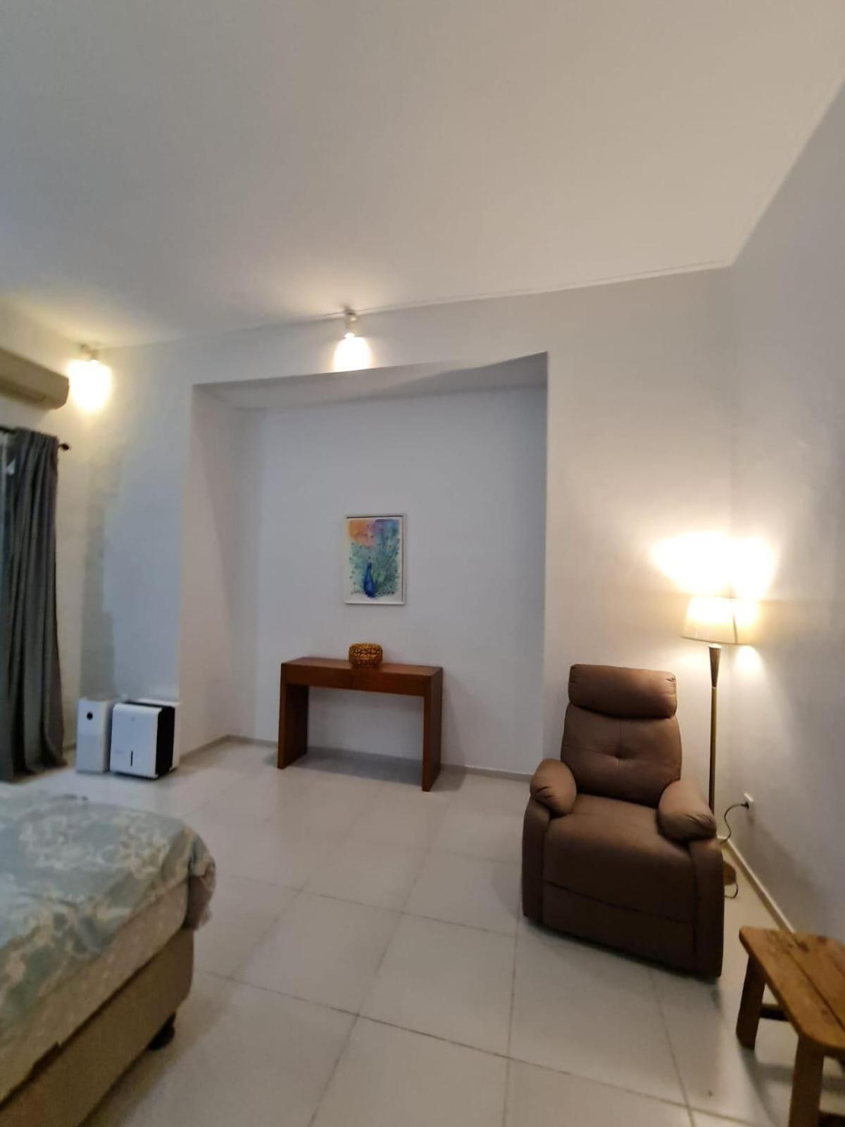 Sayan M Villa *