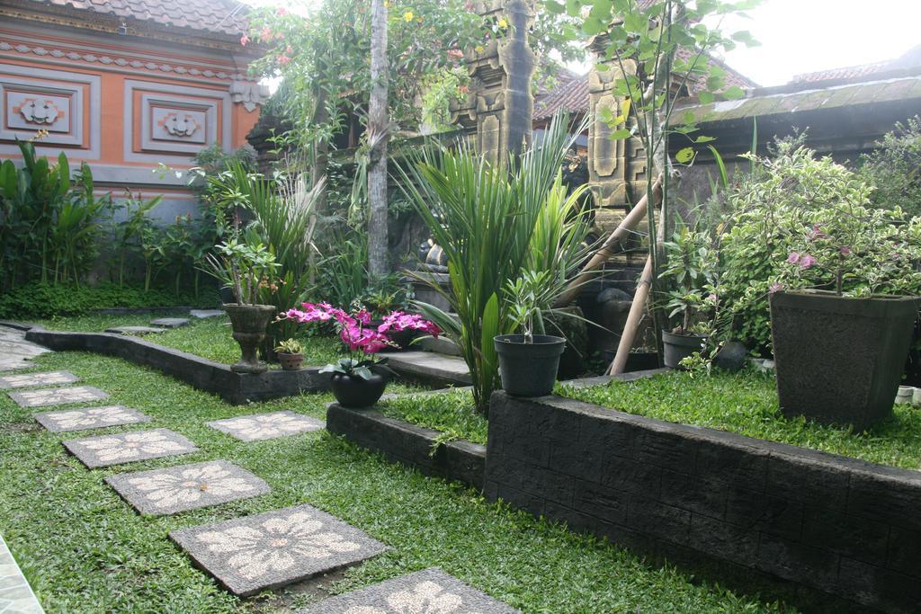 Ojek's Homestay *