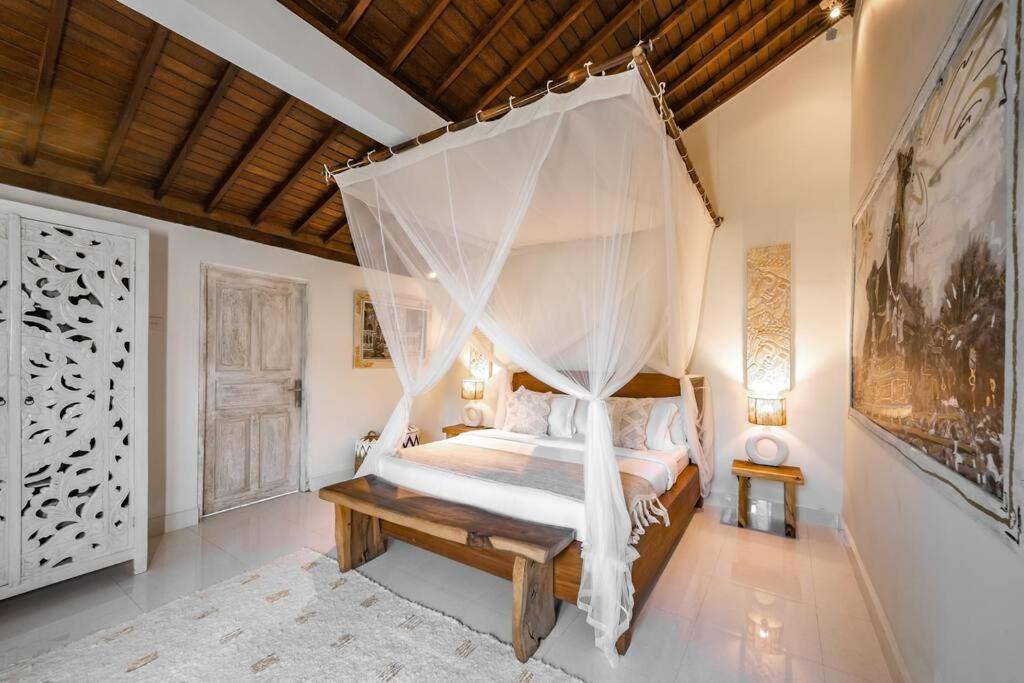 Amedee Villa