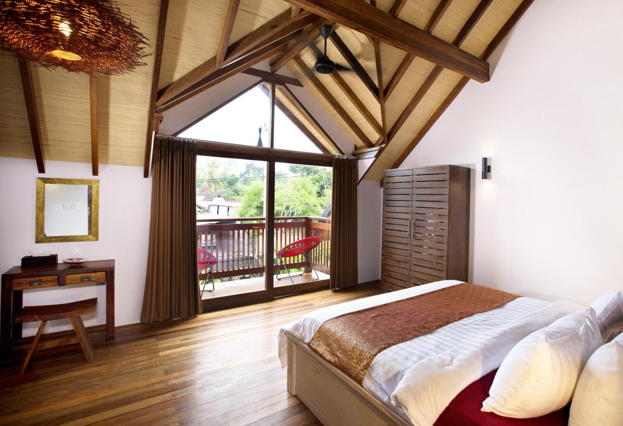 Leonora Villa