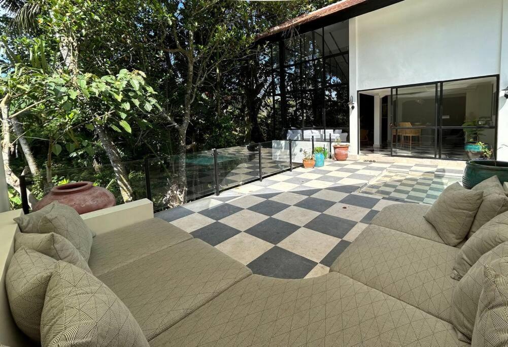 Macblyn, * Ubud